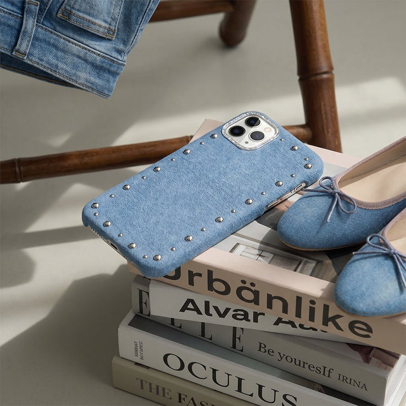 Carcasa Denim MagBattery para iPhone 12 — vista en ángulo estilo casual
